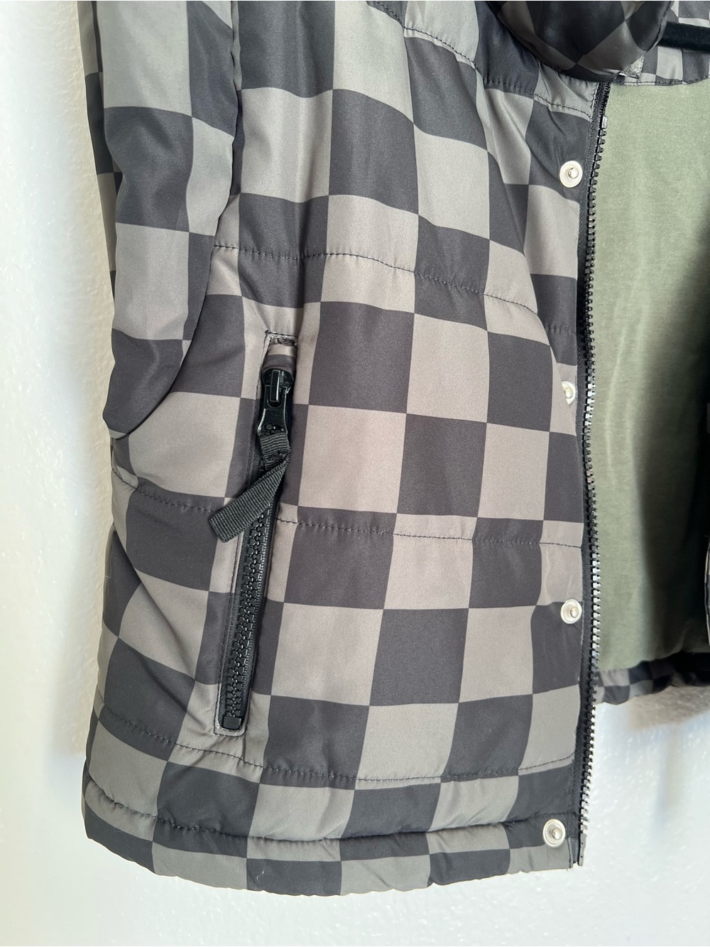 Beach Riot Women’s Puffer Vest Checkered Size Extra Small Black Grey - Picture 7 of 7